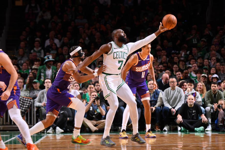 [图]布朗41+7布克40+6 凯尔特人主场力克太阳